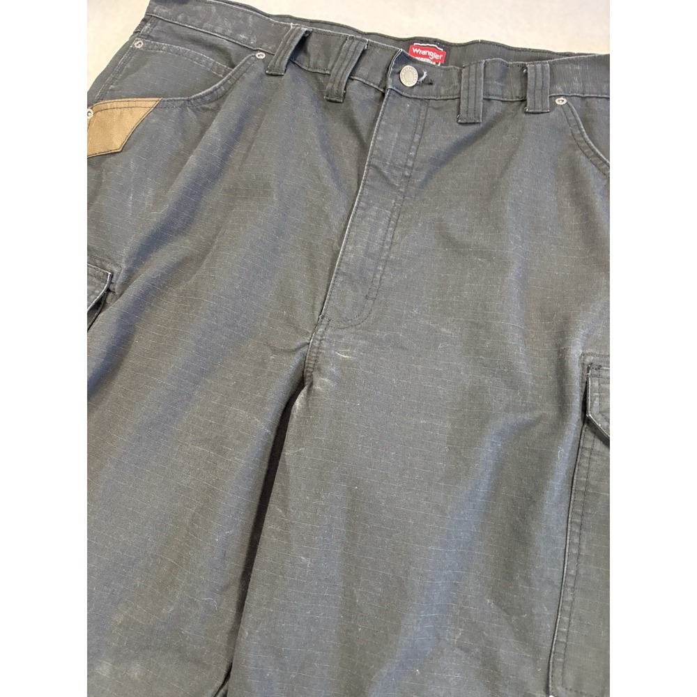Wrangler  Cargo Shorts Mens 44 Rugged‎ Classic Workwear Ripstop Ranger Utility - Picture 2 of 10